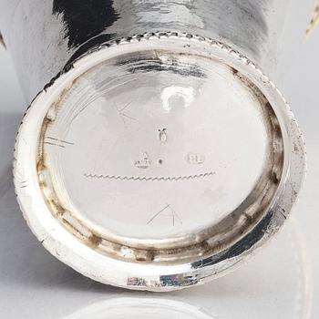 Petter Lund, bägare, delvis förgyllt silver, Nyköping 1728.