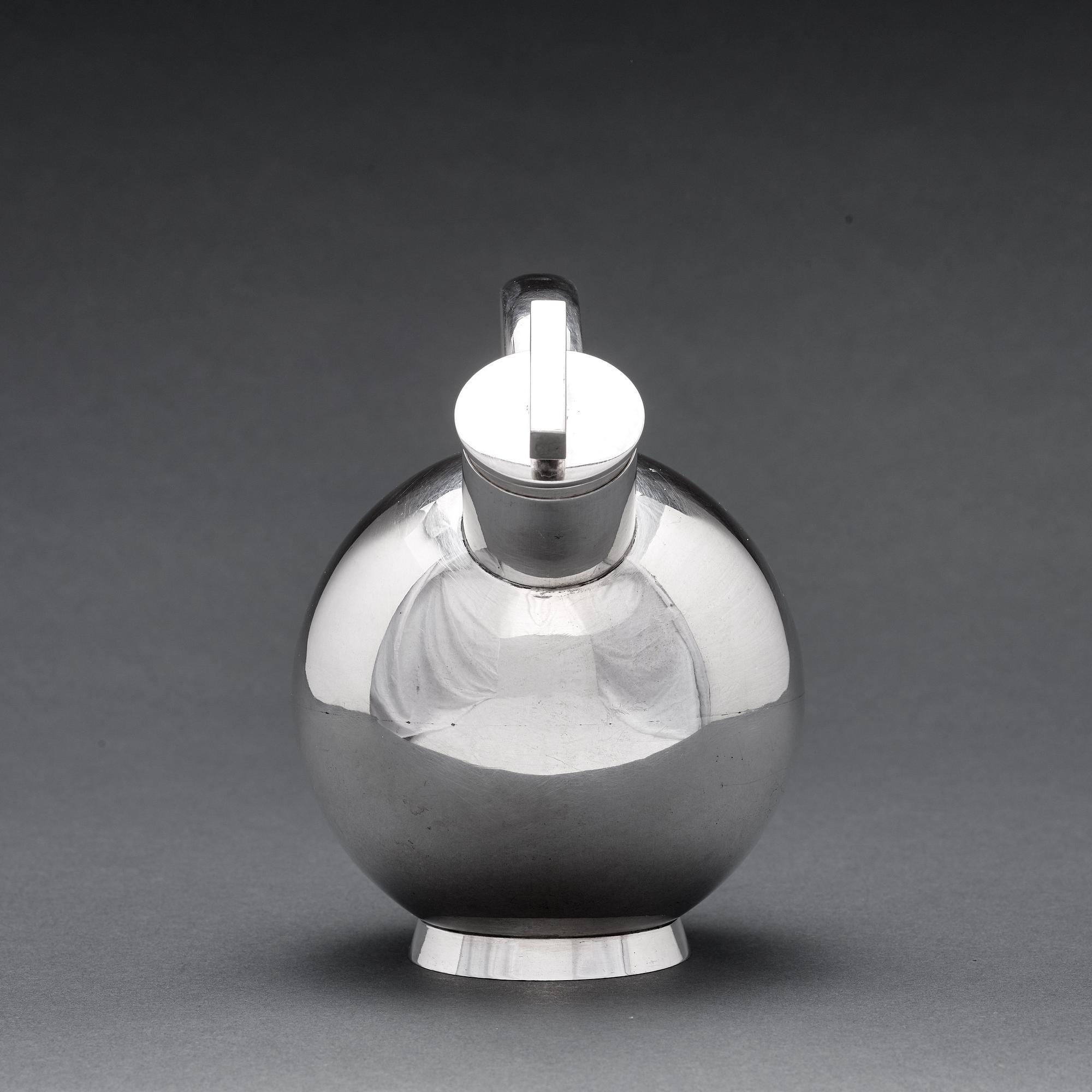 Sylvia Stave, a 830/1000 silver cocktailshaker, probably 1930's, maker's mark PV.