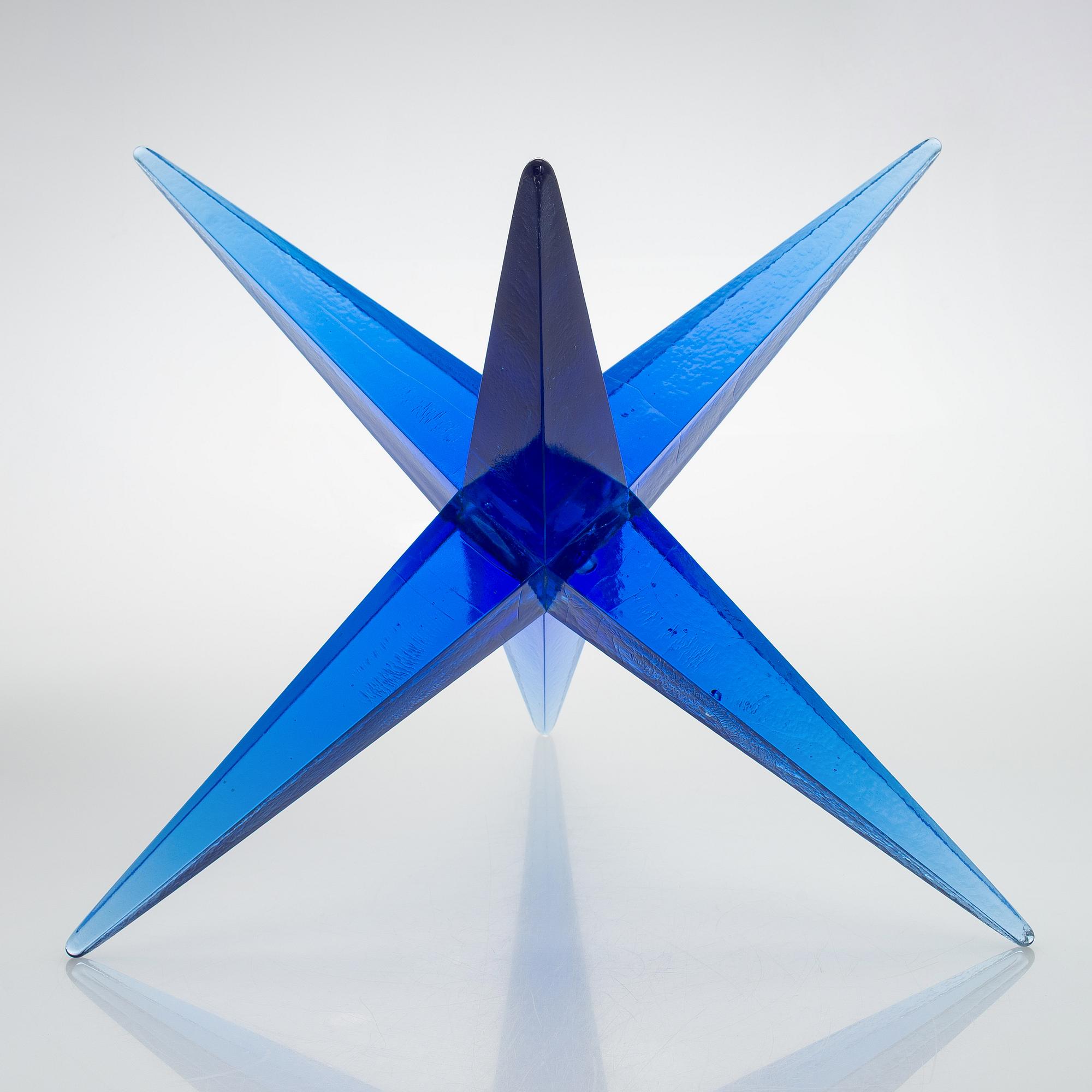 Oiva Toikka, A glass sculpture 'Yö' (Night) Pro Arte, signed O. Toikka Nuutajärvi.