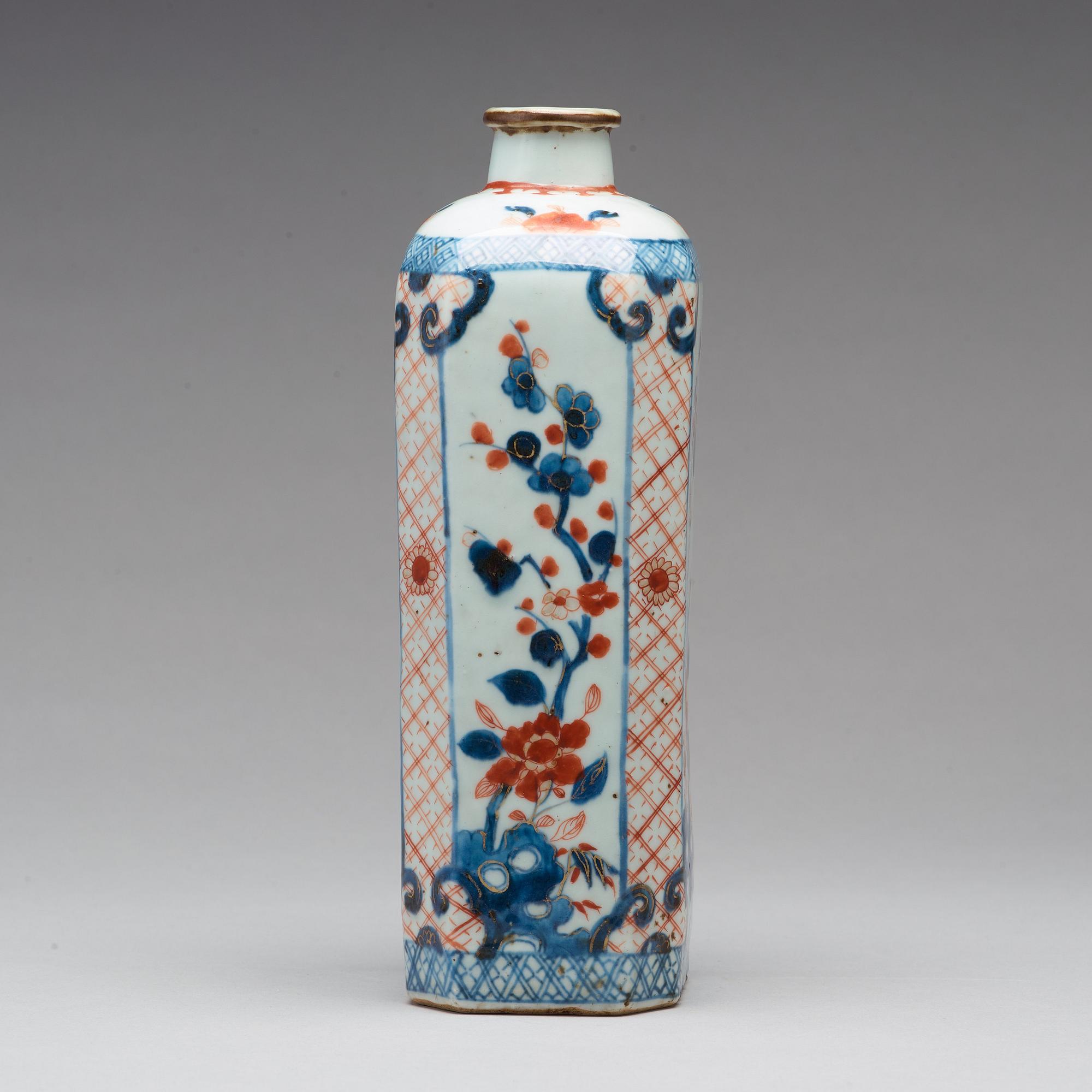 FLASKA, porslin. Qingdynastin, Kangxi (1662-1722).