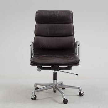 An EA 217/Softpad armchair, "Aluminium group", Herman Miller, USA.