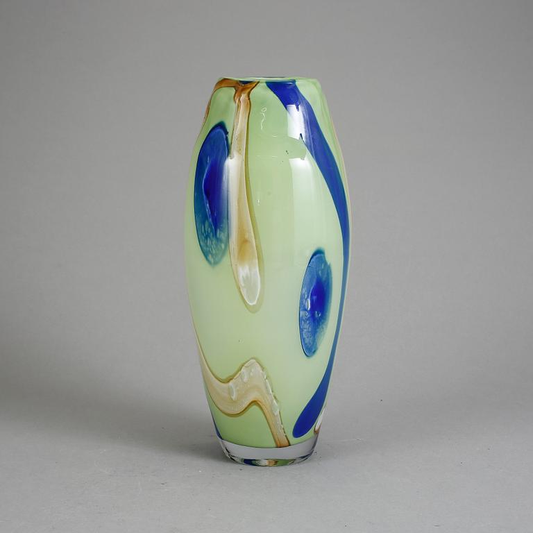 VAS, glas. Möjligen Italien, 1900-talets sista kvartal.