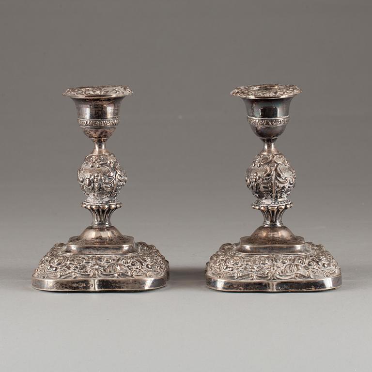 LJUSSTAKAR, ett par, silver, Fredrik & Wilhelm Zethelius, Stockholm 1840. Total vikt ca 190 g.
