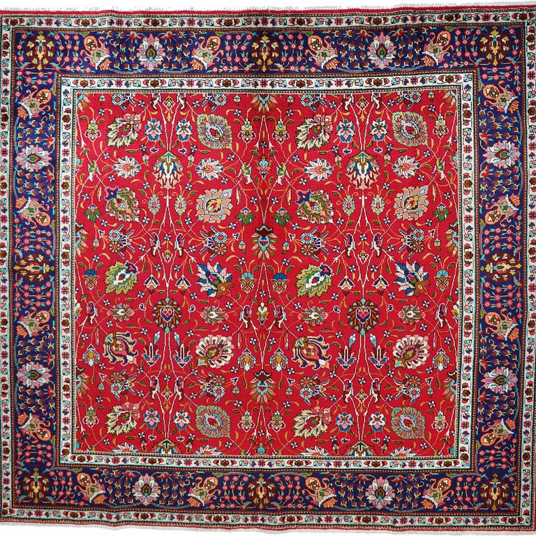 A carpet, Tabriz, ca 305 x 290 cm.