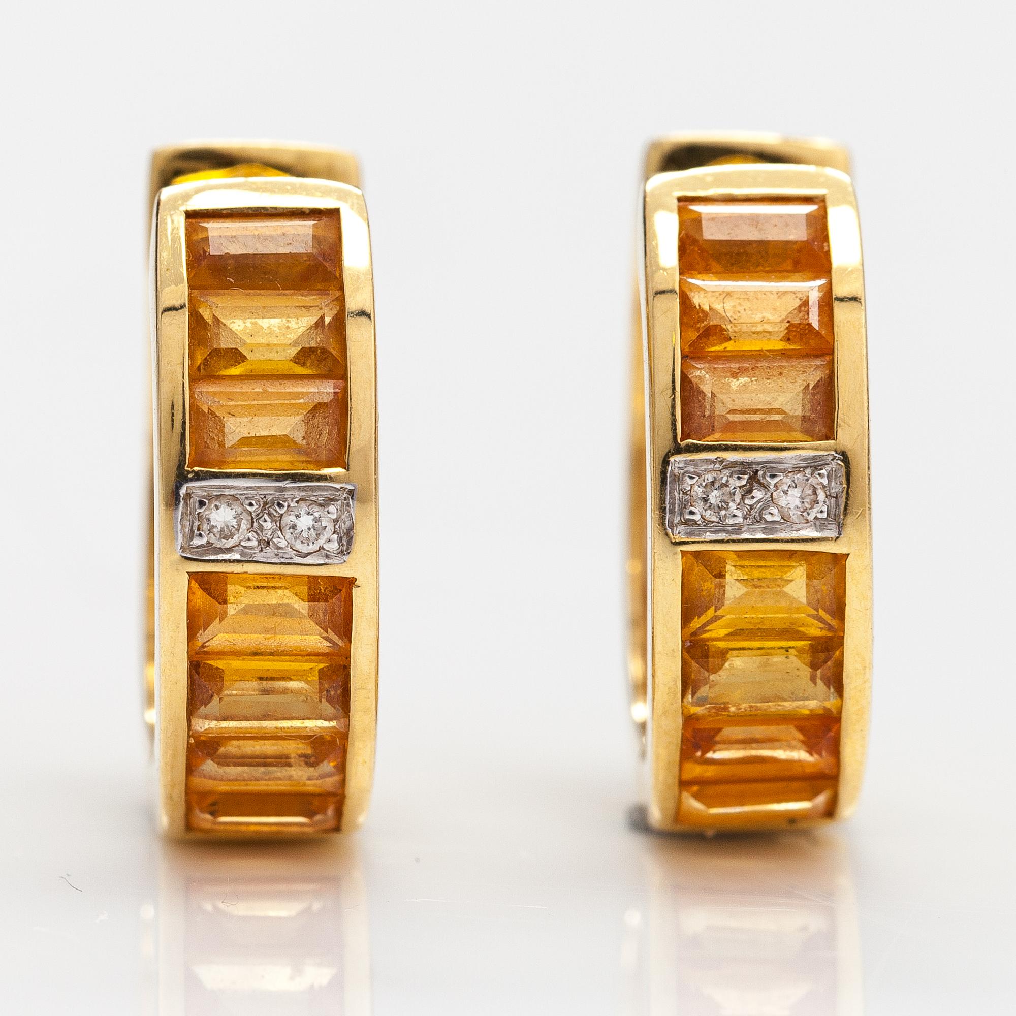 A pair of 18K gold earrings with yellow sapphires and ca 0.01 ct of diamonds.