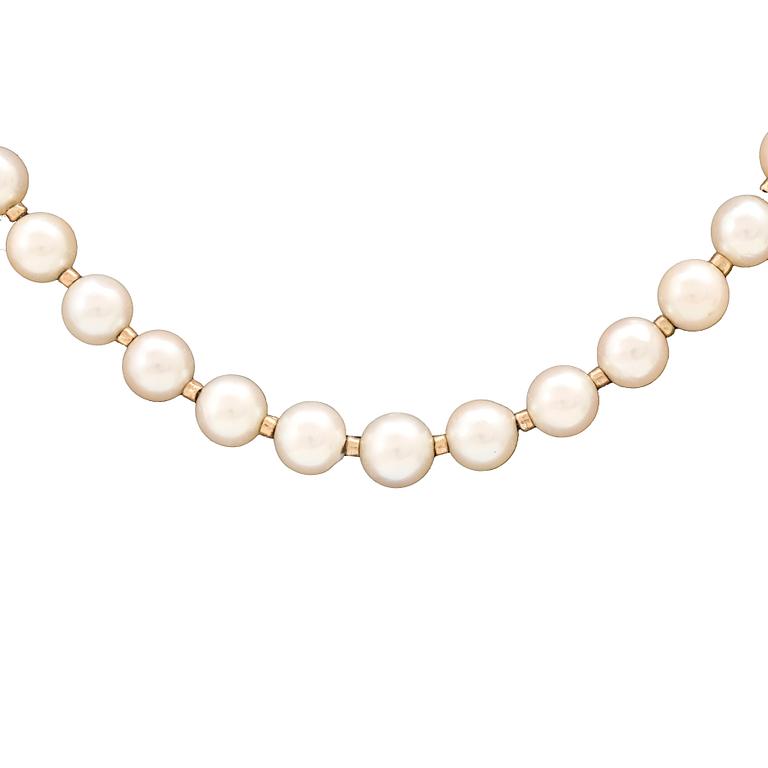 A necklace of cultured pearls, clasp of 18K gold, cabochon cut aquamarine and seed pearls, Atelier Ajour Stockholm 1963.