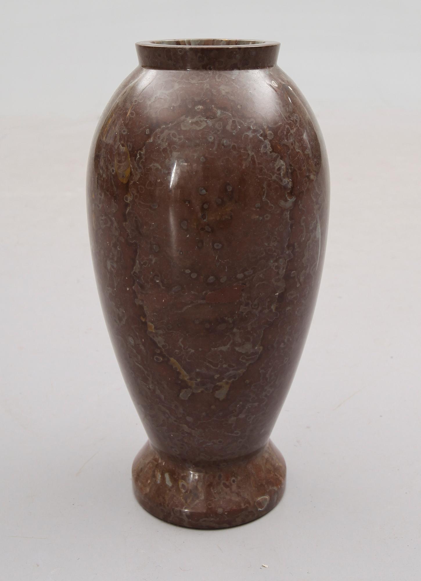 URNA, marmor, 1900-talets mitt.