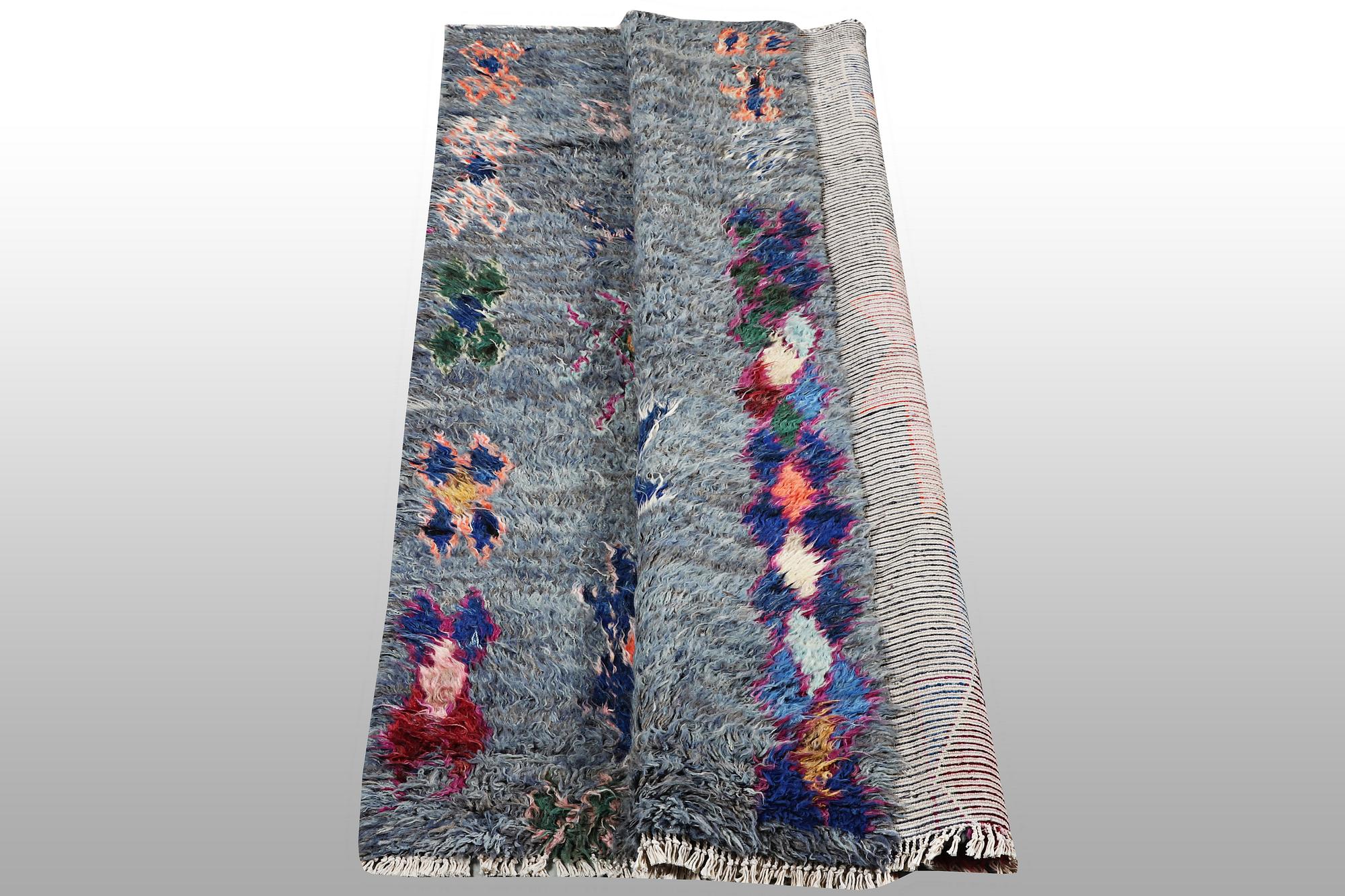 A arpet, Morocco Berber,  ca 275 x 178 cm.