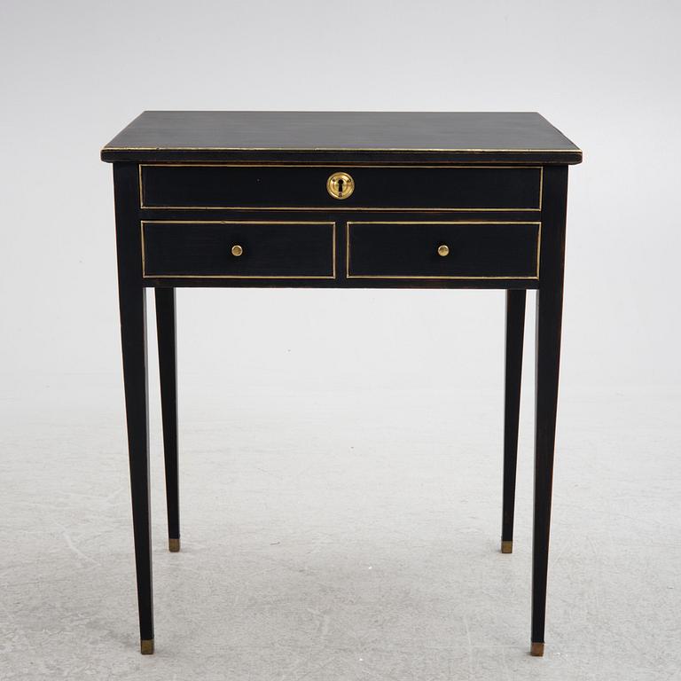 Side table, Gustavian style, first half of the 20th century.