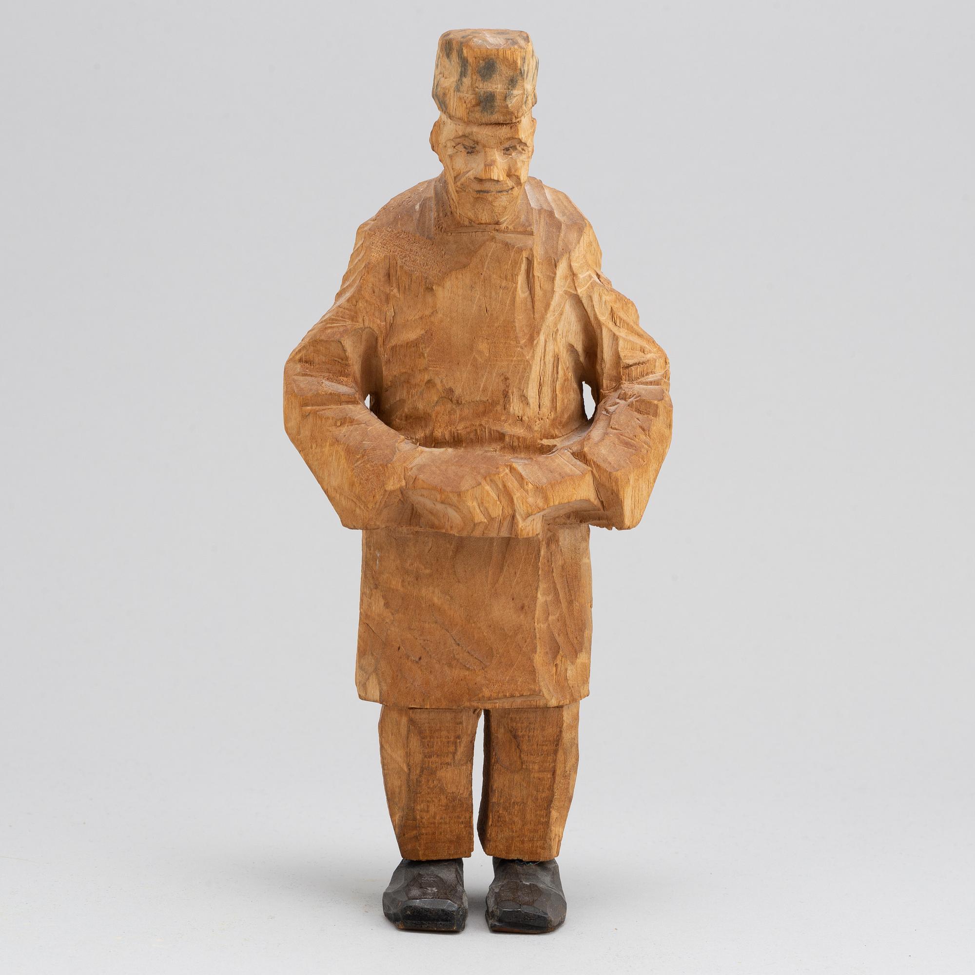 Axel Petersson Döderhultarn, sculpture. Signed. Carved and partly painted wood. Height 25.5 cm.