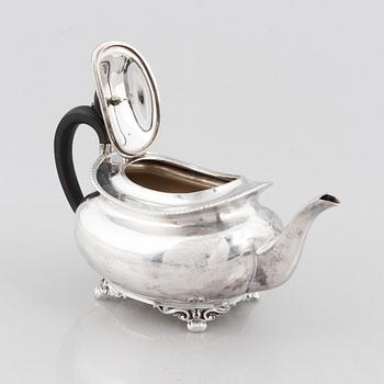 An English silver teapot, mark of Atkin Brothers, Sheffield 1895.