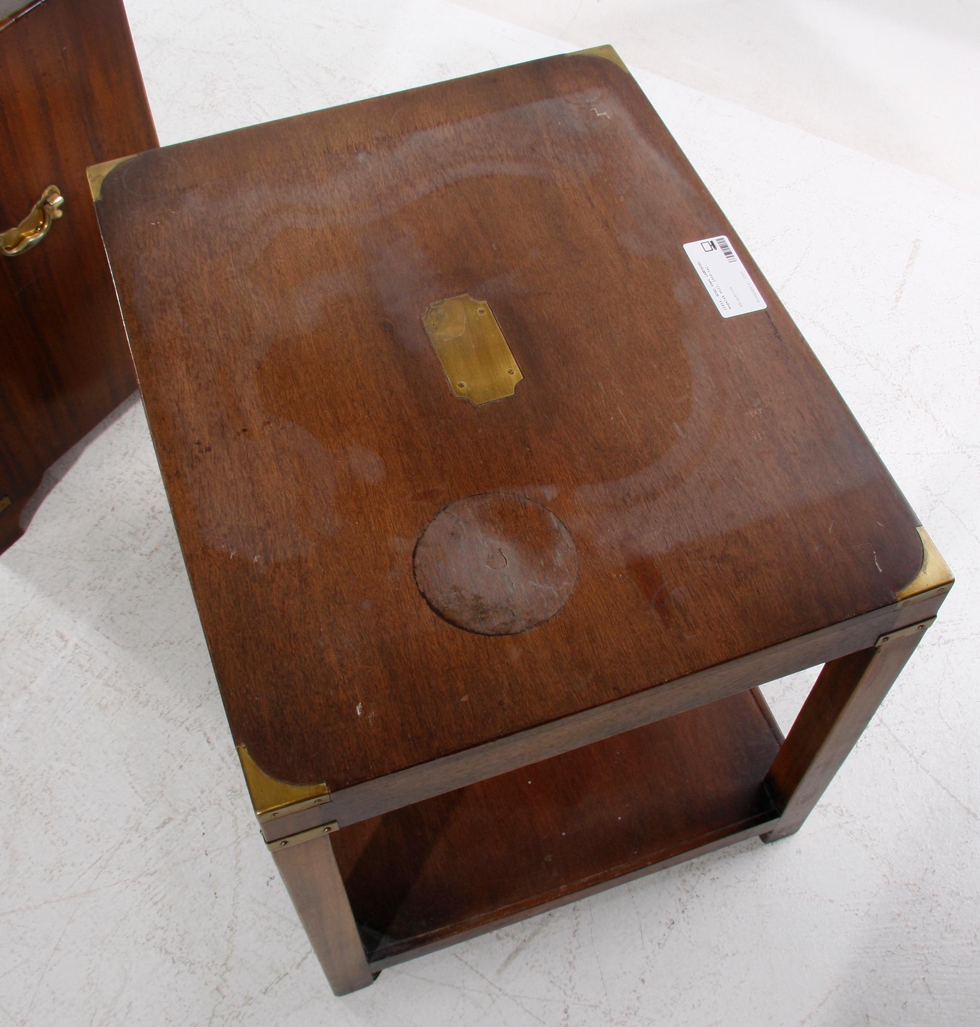 BORD samt LAMPBORD, engelsk stil, 1900-tal.