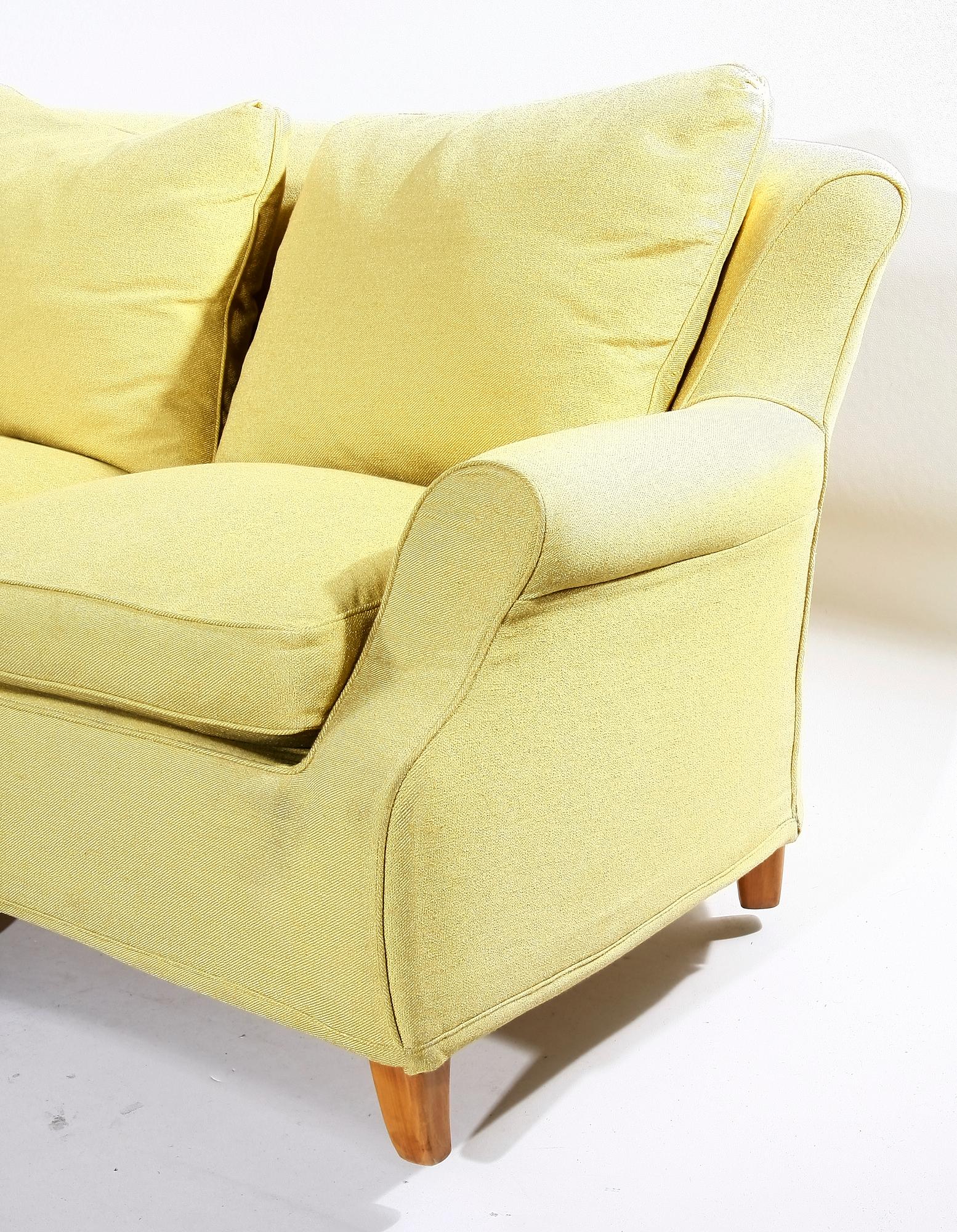 SOFFA, 1900-talets mitt. Inköpt på Harald Westerberg.