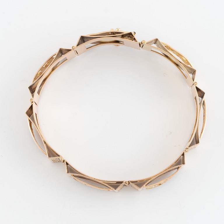 Armband, guld, paneler med figurmotiv.