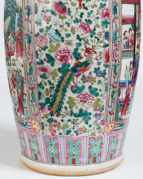 A massive Canton vase, late Qing dynasty.