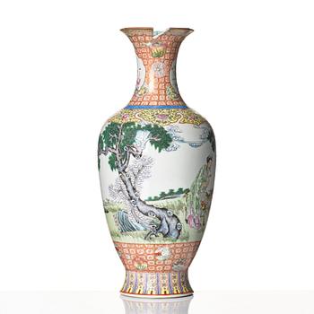 A Chinese Republic famille rose Vase, 20th century.