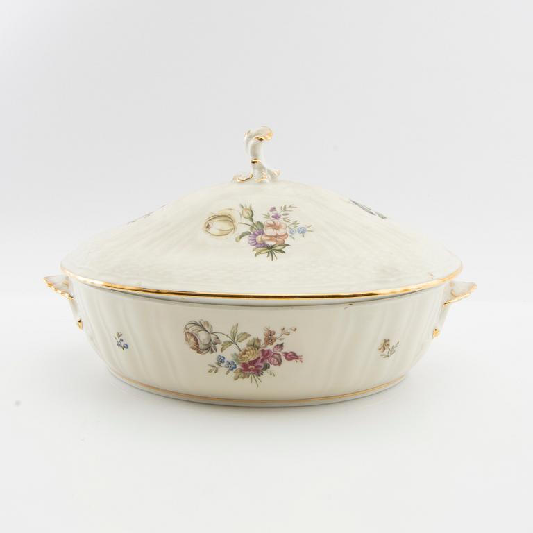 Servis ca 60 dlr "Frijsenborg" Royal Copenhagen Danmark 1900-talets mitt porslin.