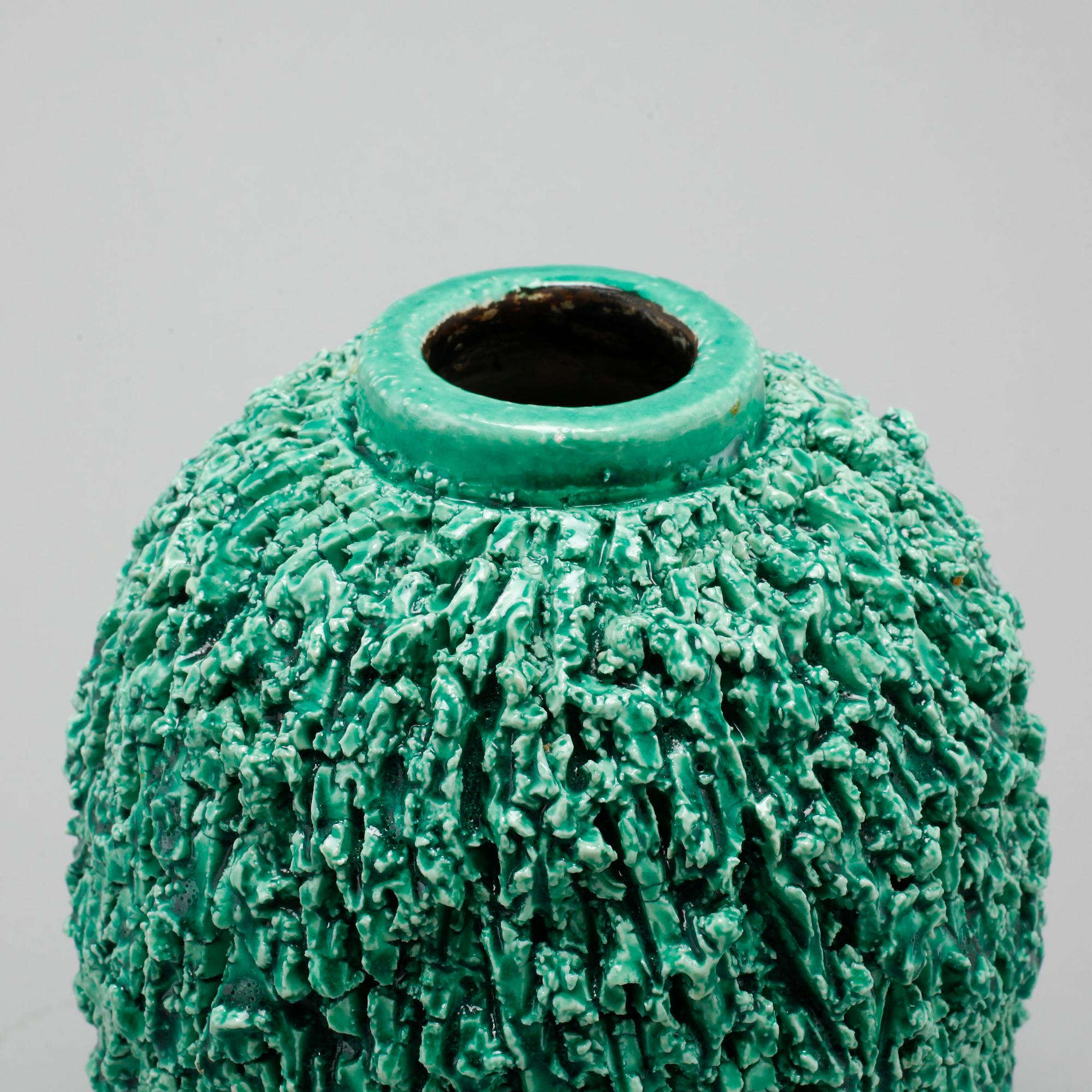 GUNNAR NYLUND, vaser, 2 st, chamotterat stengods, Rörstrand, modellen formgiven 1936.