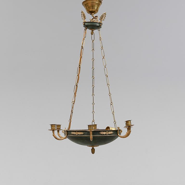 AMPEL, empirestil, mässing, 1900-talets andra hälft. Höjd ca 13 cm.