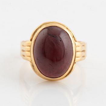 18K gold and cabochon cut garnet ring.