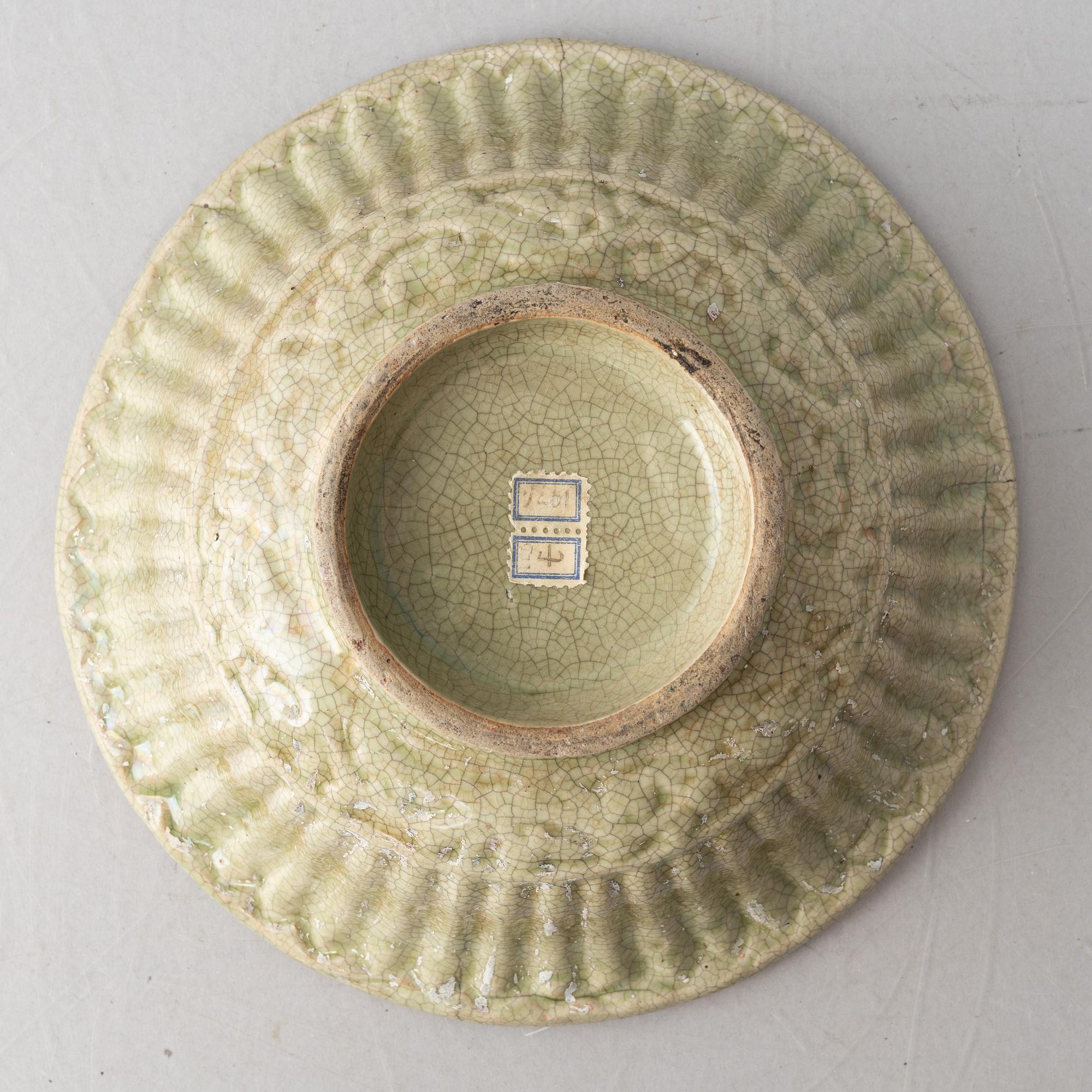 Bowl, celadon, stoneware, China, Qing dynasty, 19th century.