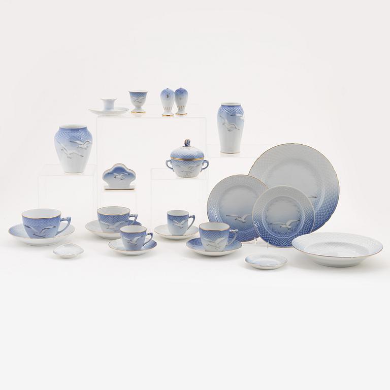 Royal Copenhagen/Bing & Grøndahl, mat- och kaffeservis, 196 delar, porslin "Måsen".