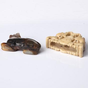 DEKORDEL, ben samt FIGURIN, nefrit. Qing dynastin, 1800-tal.