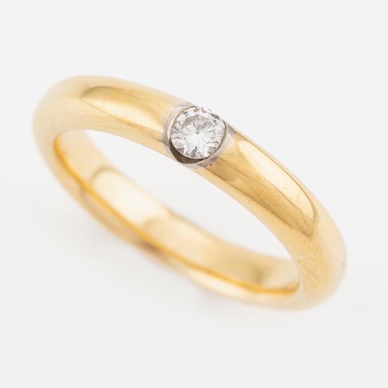 Ring in 18K gold with a round brilliant-cut diamond.