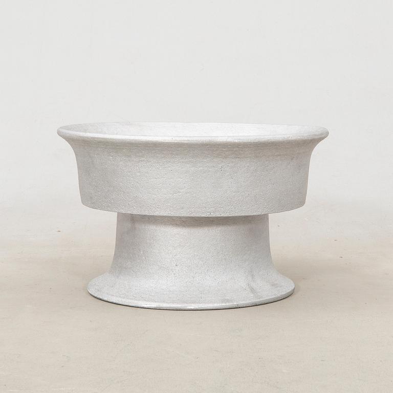 Signe Persson-Melin, ytterfoder Byarums bruk gjuten aluminium.