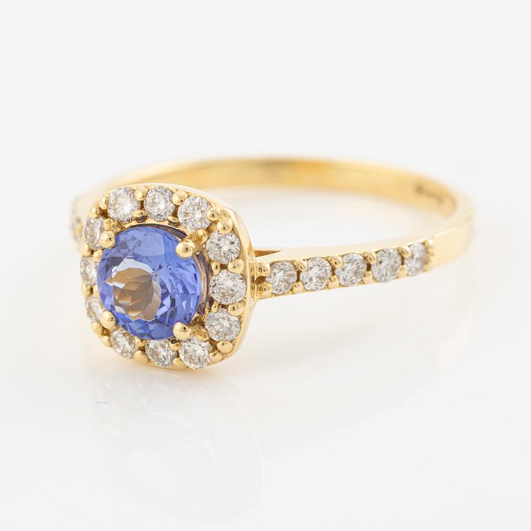 Ring in 18K gold with tanzanite and brilliant-cut diamonds.