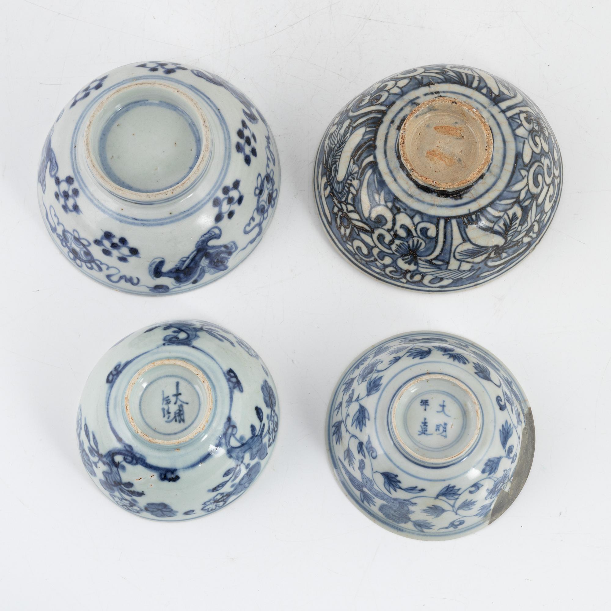 Five blue and white porcelain bowls, Ming dynasty (1368-1644).