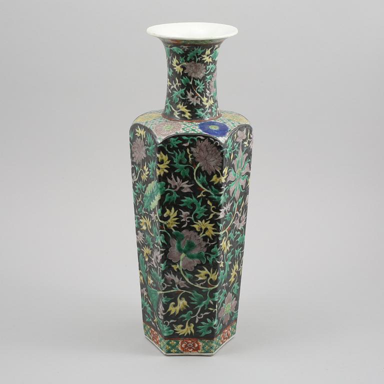 VAS, porslin, Kina, 1800/1900-tal.
