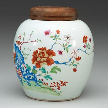 A famille rose jar, Qing dynasty, Qianlong (1736-95).