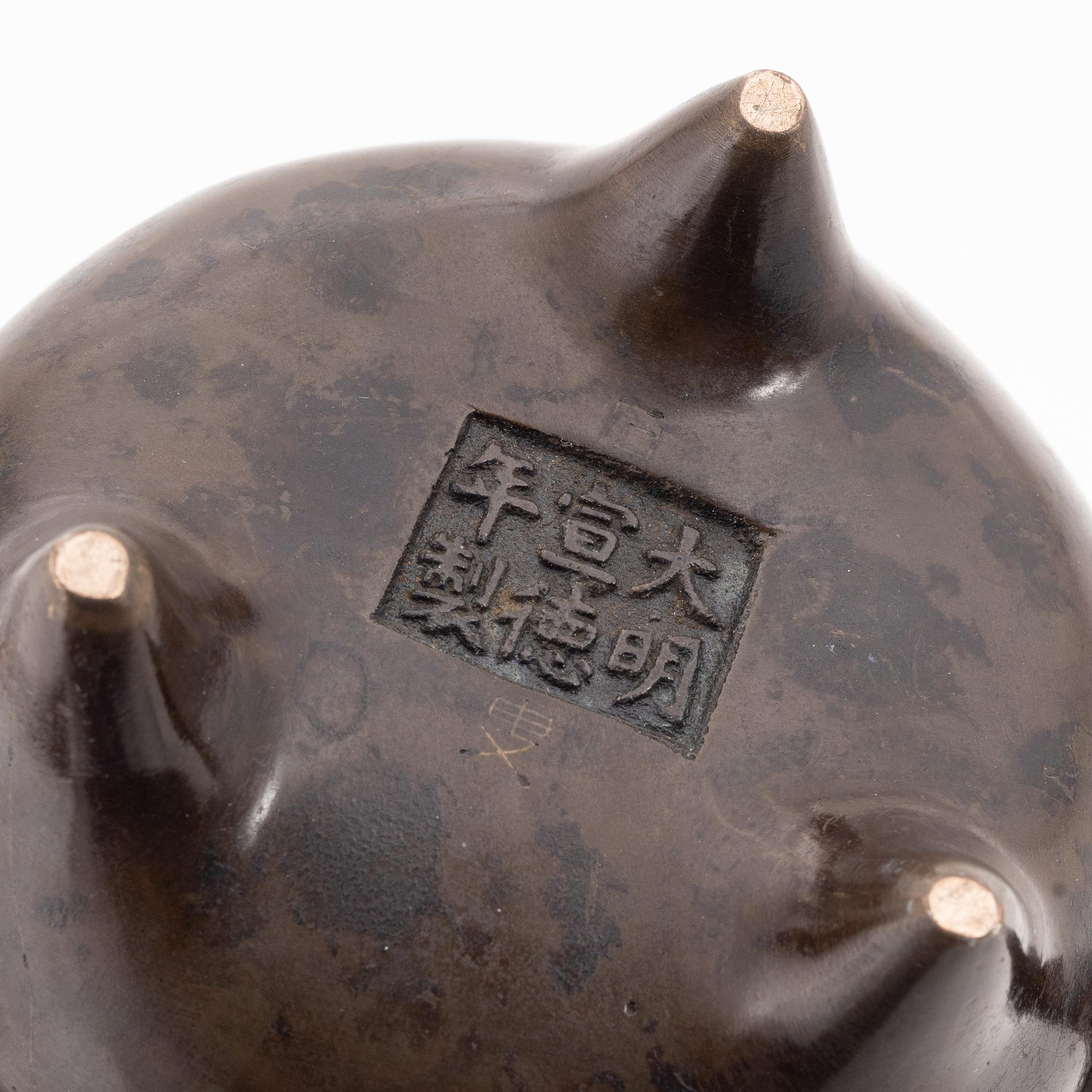 A Chinese tripod bronze censer, 20th century.