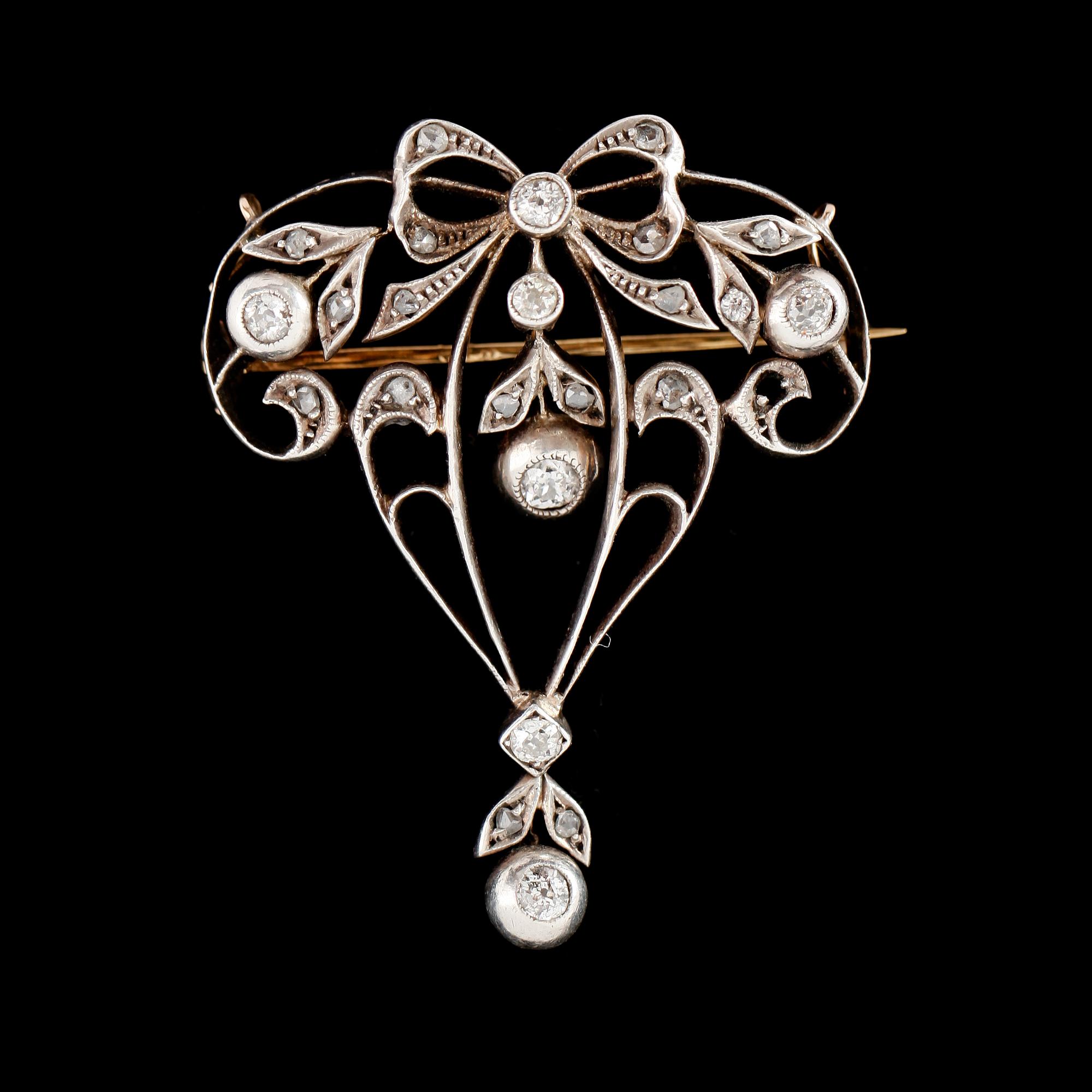 BROSCH, guld och silver, rosenslipade diamanter, tot ca 0.50 ct, 1800-/1900-tal.