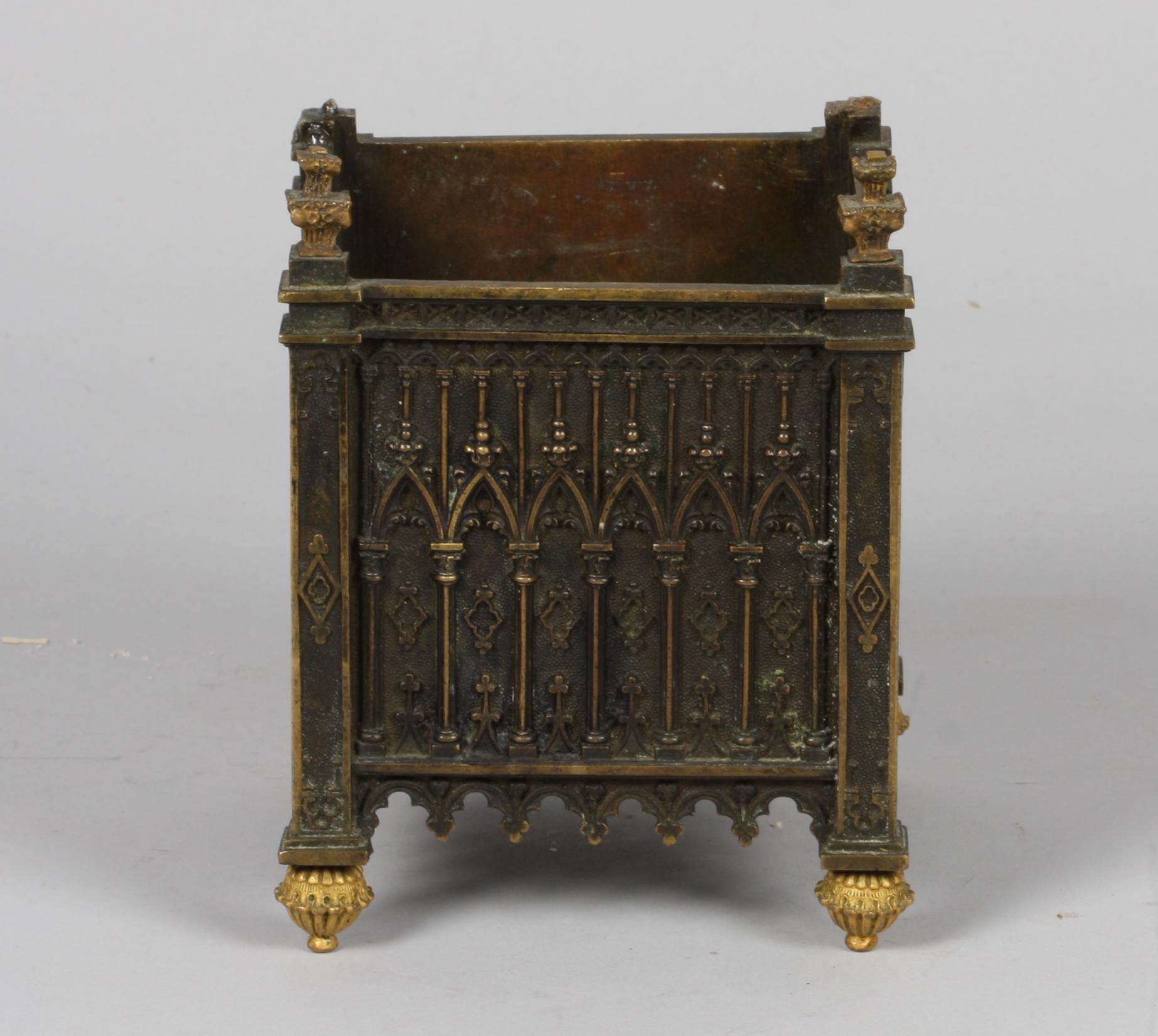 KRUKA, mässing, nygotik, 1800-talets mitt.