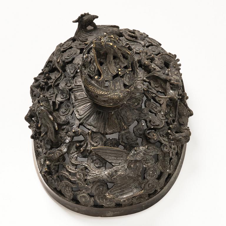 A bronze reticulated incense burner with cover, Qing dynasty (1644-1912).