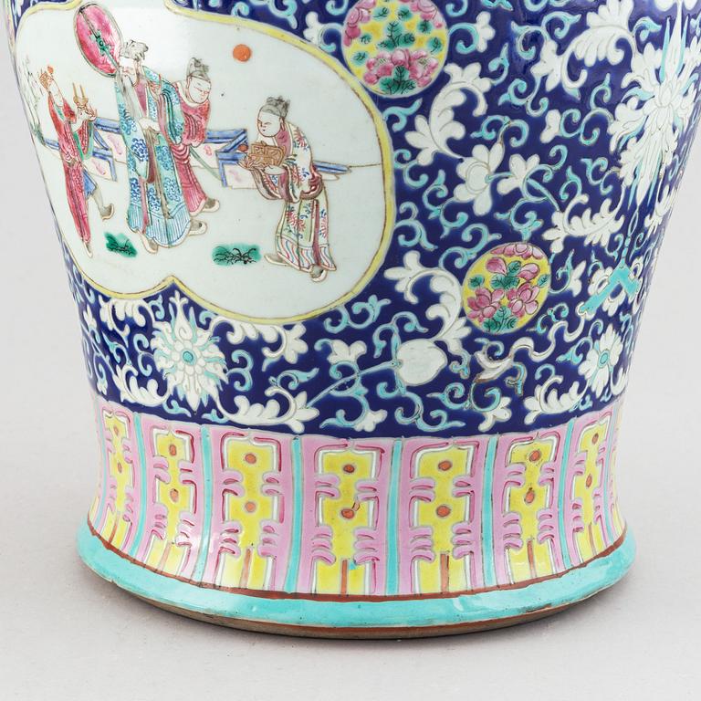 A large famille rose jar with cover, China, circa 1900.