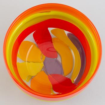 Erik Höglund, a signed glass bowl, Strömbergshyttan, 1989.