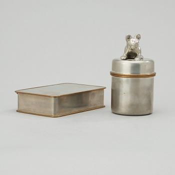 FIRMA SVENSKT TENN, burk och dosa, Stockholm 1952.