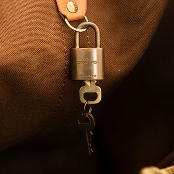 Louis Vuitton, a Monogram Canvas 'Keepall 55 Bandoulière' weekend bag.