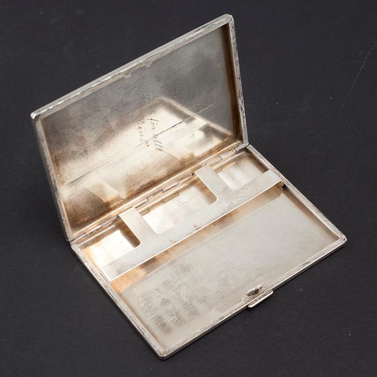 A cigarette case and a small box in silver, first half of the 20th century. Total weight 155 g.