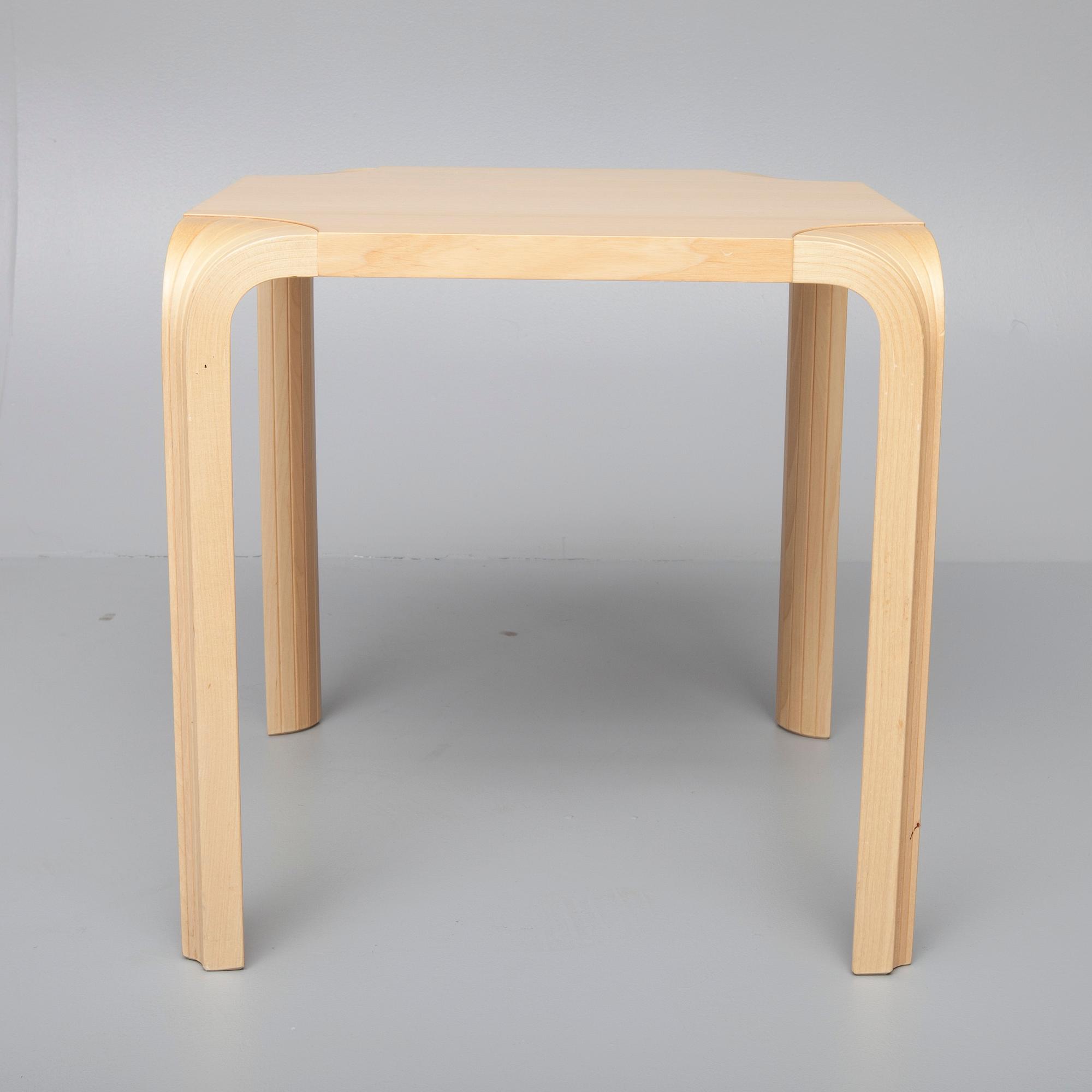 X-FOTAD PALL, X601, Alvar Aalto, Artek. Modellen formgiven 1954.