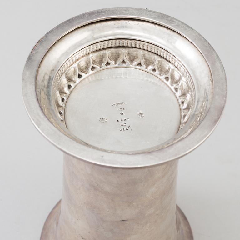 A silver vase by Georg Jensen, Copenhagen 1919. Weight 437 gram.