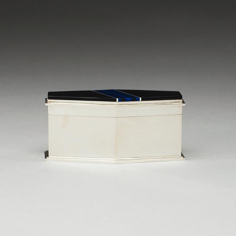 A Klas-Göran Tinbäck sterling lidded box, Stockholm 1982.