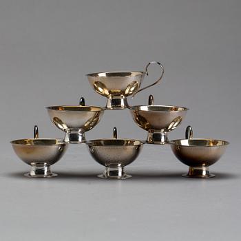 PUNSCHBÄGARE, 12 st, silver, GAB, 1970-tal. Total vikt ca 500 gram.