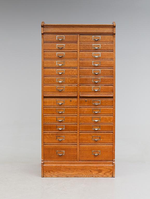 ARKIVSKÅP, 1900-talets första hälft.