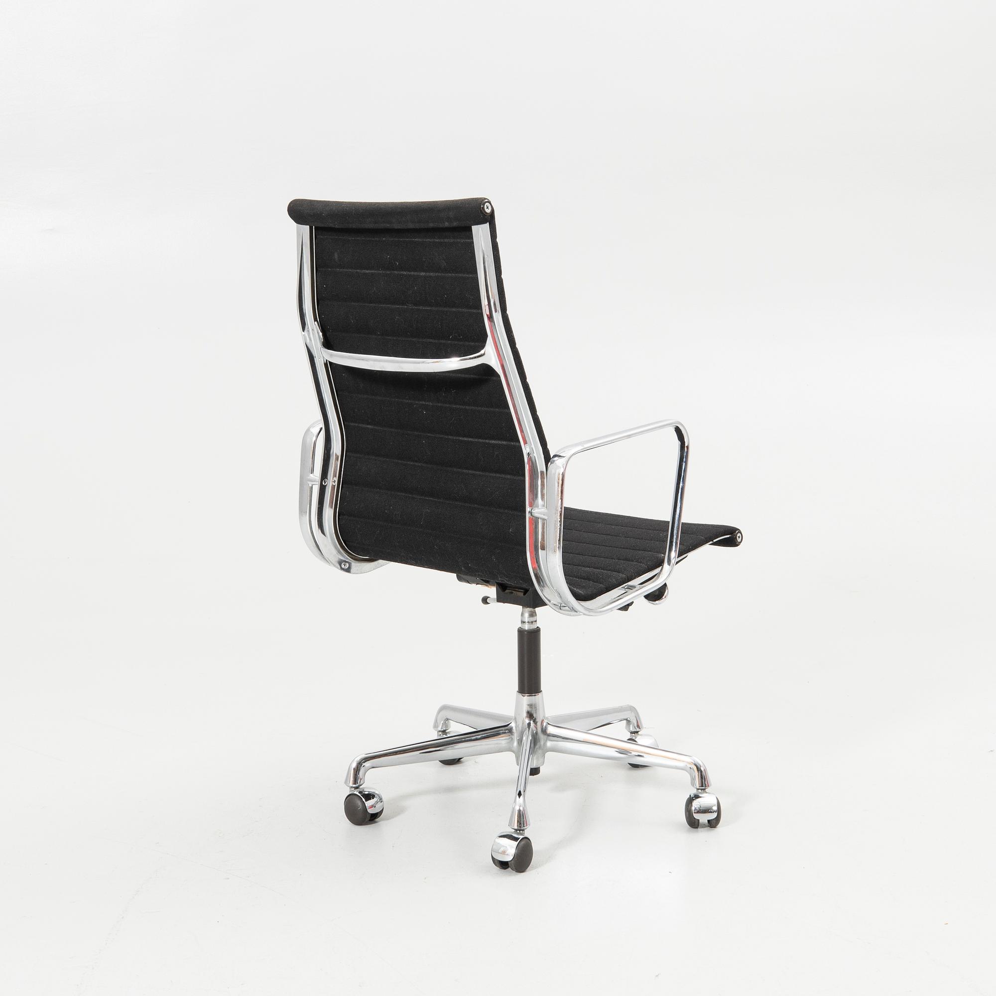 Charles & Ray Eames, Office chair, "EA119", Vitra.