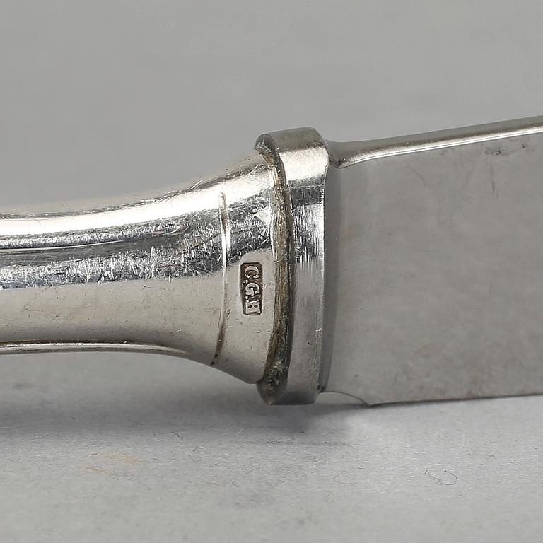 MATKNIVAR, 12 st, silver, "Slottsbarock", bla Stockholm, 1900-tal. Vikt ca 922 gram.