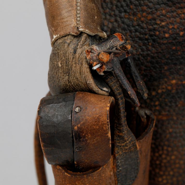 DOCKA, läder, 1800-tal.